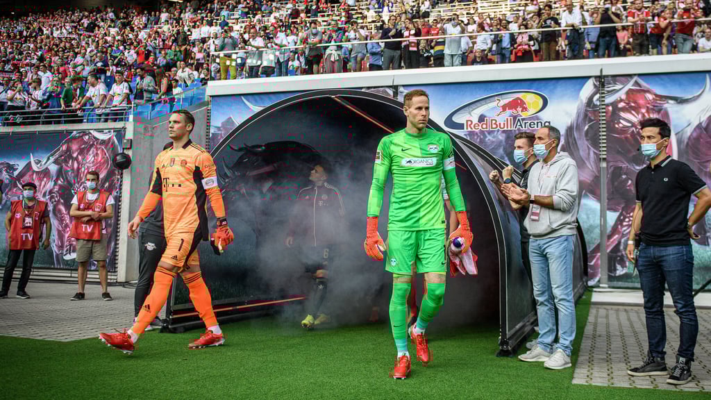 Zwei der Besten der Liga, aber unterschiedlich: Manuel Neuer und Peter Gulacsi (r.)