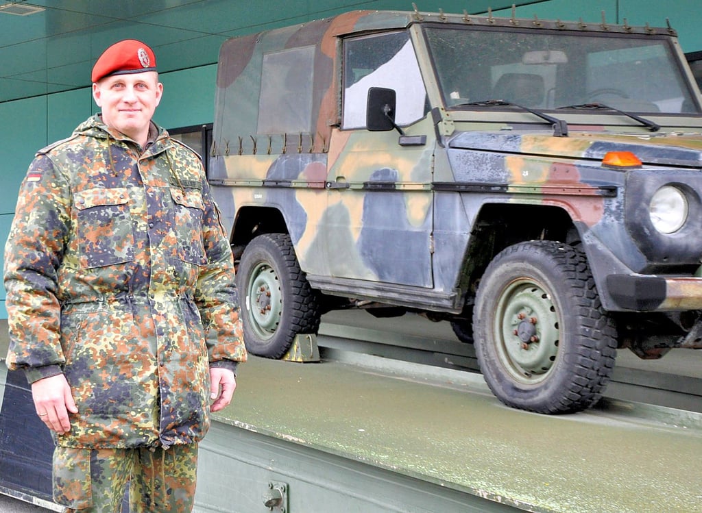 Wenn Oberstleutnant Steffen Harloff im „Stress“ ist, heißt das, dass er das Betreuungsgebäude besucht, vor und in dem sich auch eine Pionierausstellung befindet.