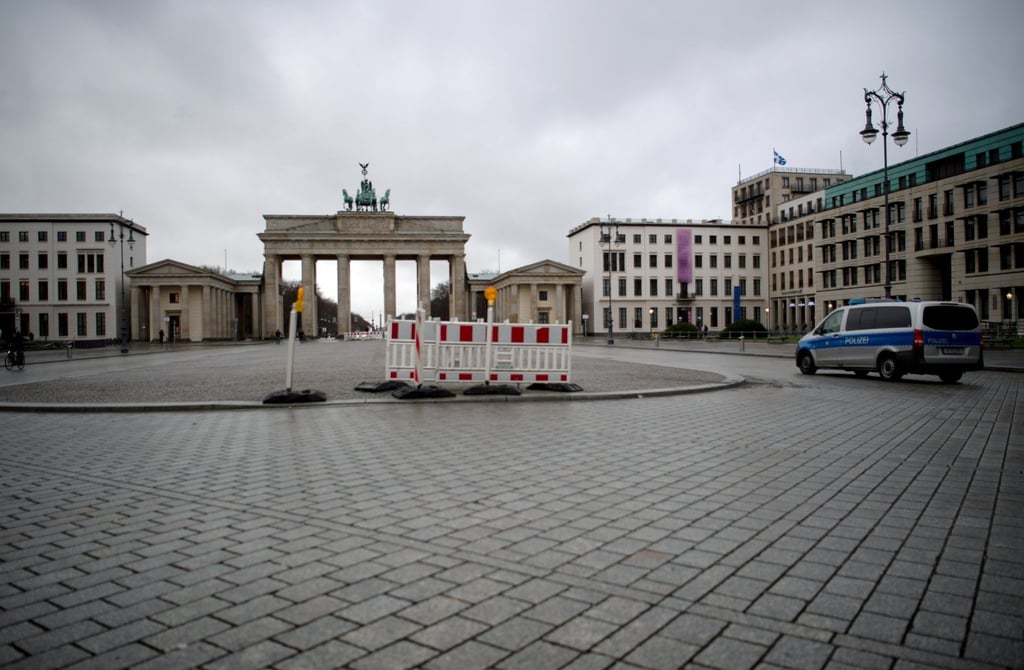 Berlin im Januar 2021: Ein fast menschenleerer Platz vor dem Brandenburger Tor.