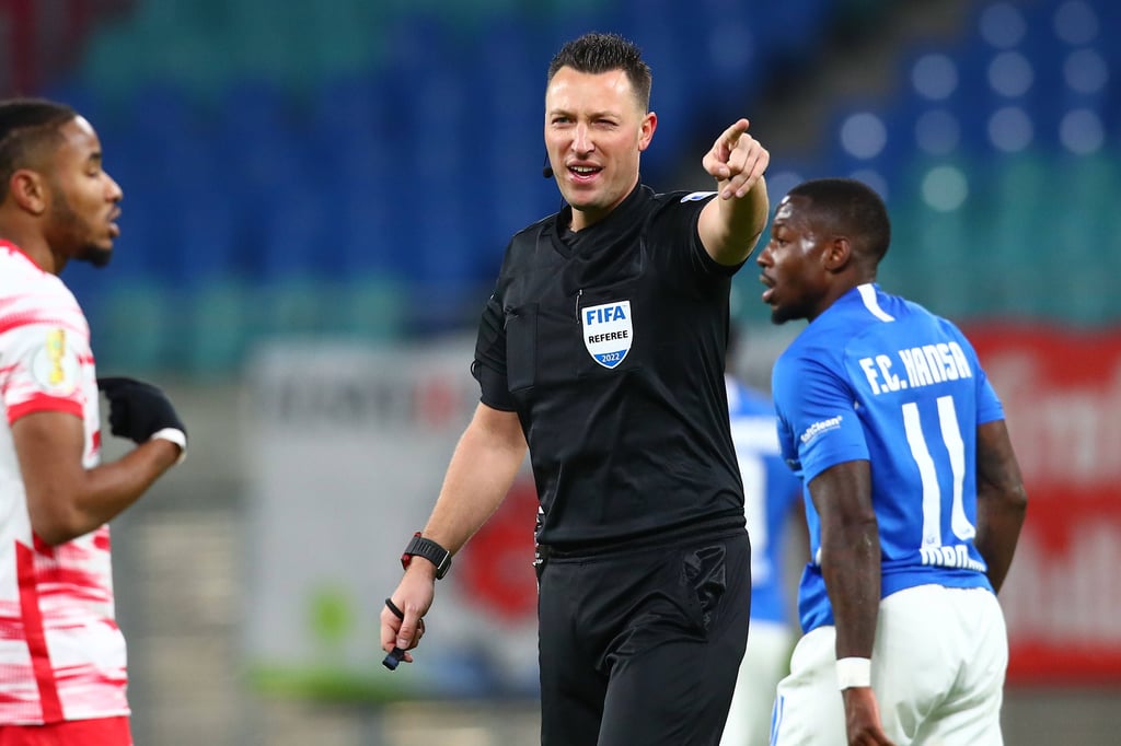 Sven Jablonski wird zum ersten Mal ein Topspiel von RB leipzig leiten.