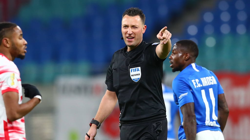 Sven Jablonski wird zum ersten Mal ein Topspiel von RB leipzig leiten.