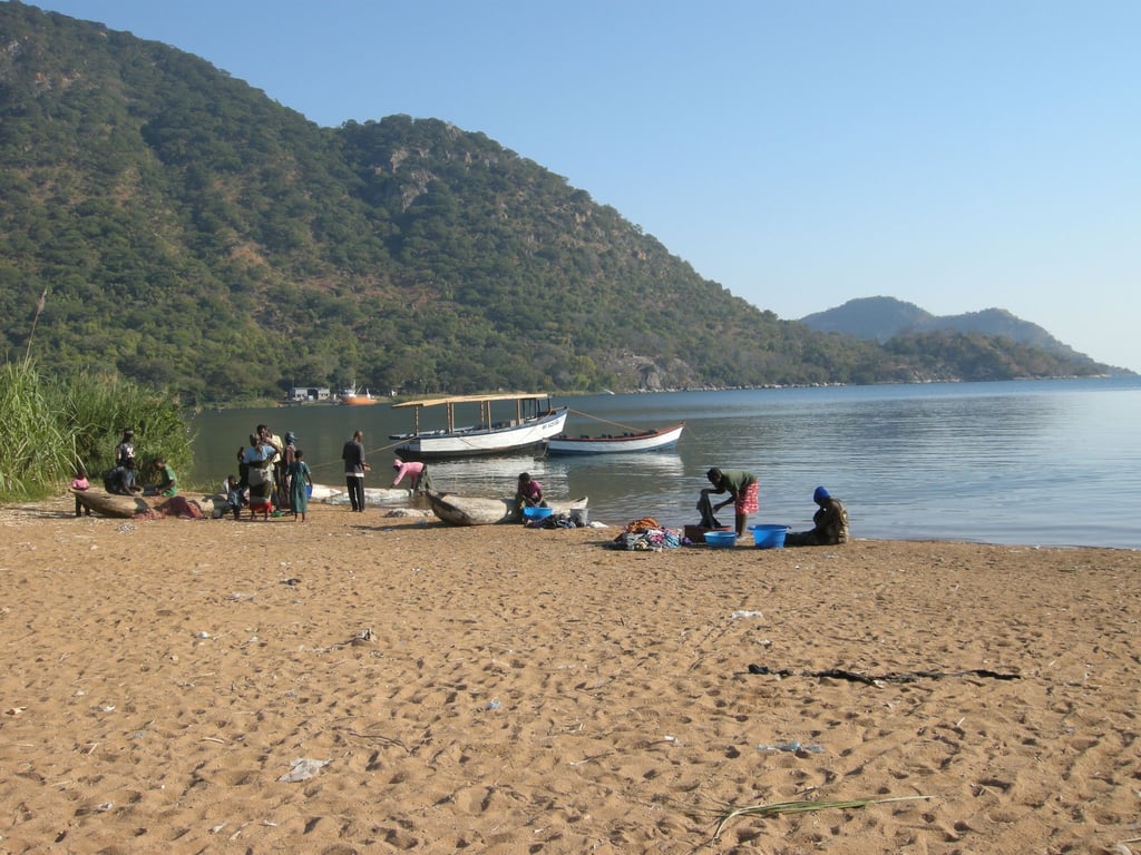 Einer der ältesten Seen der Welt - der Malawisee im südlichen Afrika - ist von Umweltschützern zum „bedrohten See des Jahres 2022“ erklärt worden.