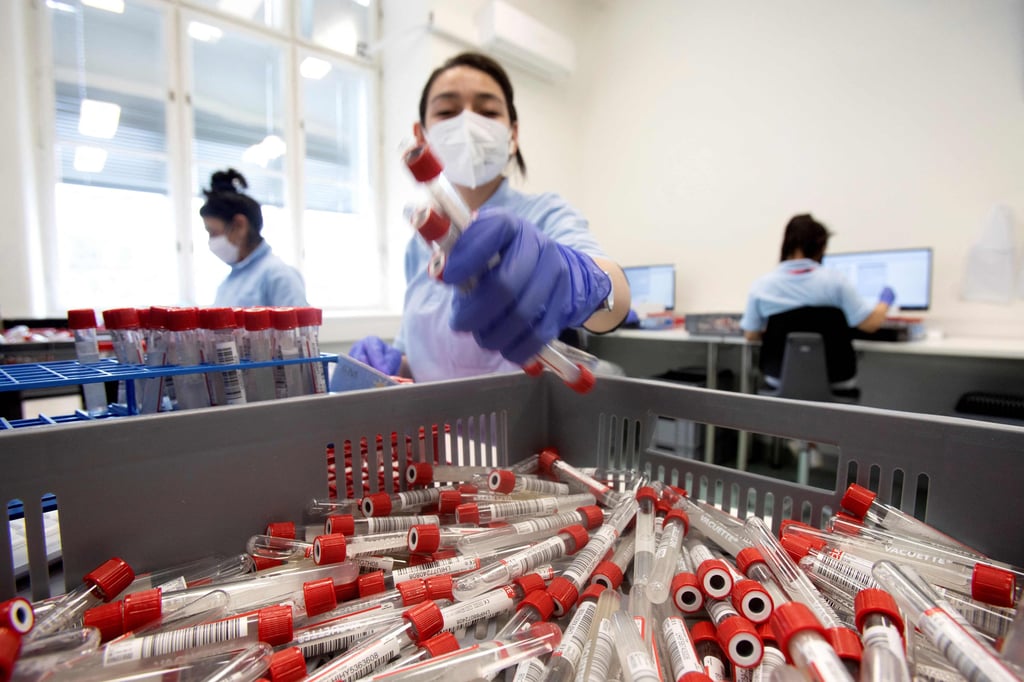Täglich werden in Sachsen-Anhalt Tausende PCR-Tests ausgewertet. Die Gesundheitsämter müssen viel Zeit und Personal einsetzen, um Positivfälle ans Robert-Koch-Institut zu melden. Das liegt auch an der umständlichen Software.
