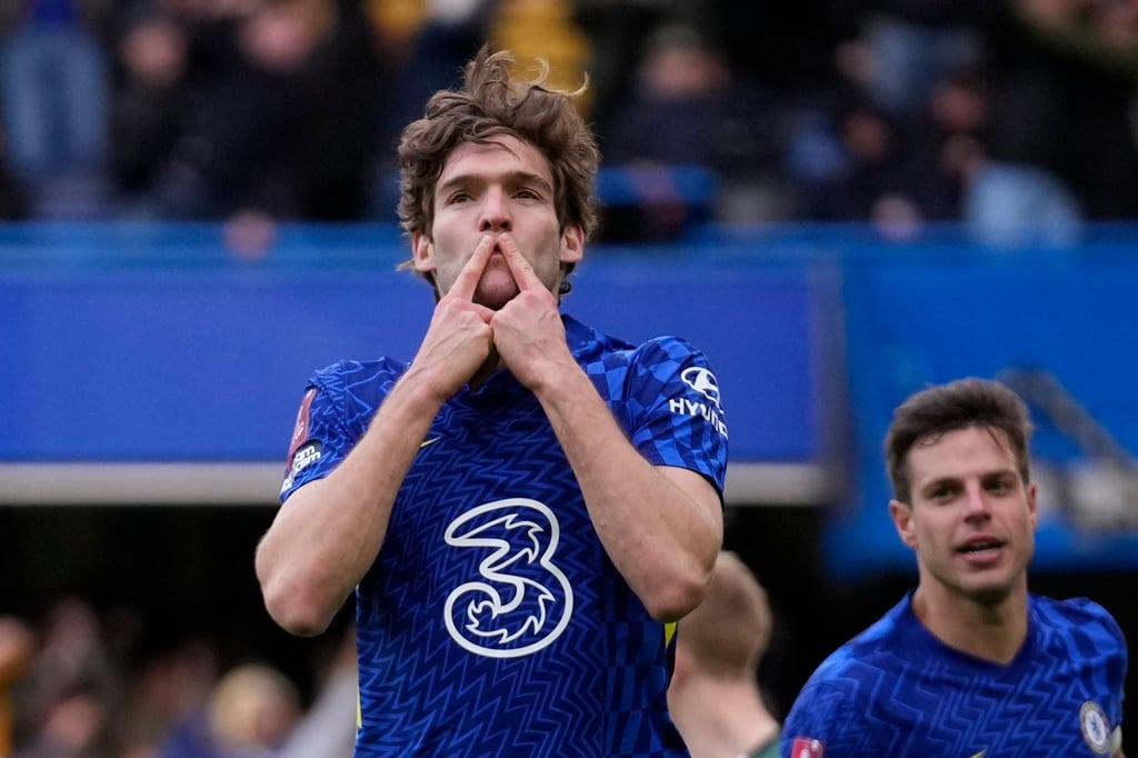 FC Chelseas Marcos Alonso (l) erzielte in der Verlängerung den Siegtreffer.