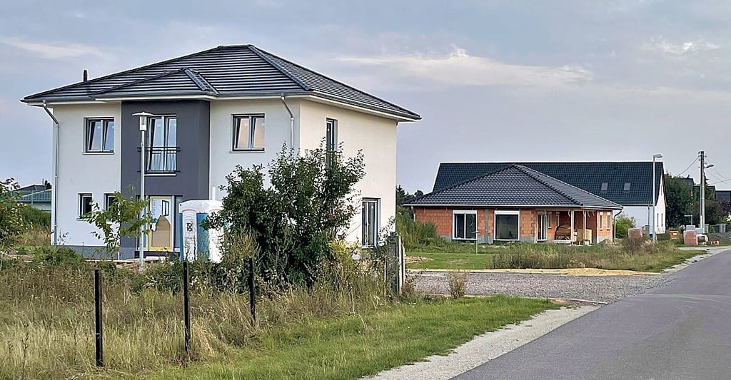 Grundstücksbesitzer von bebauten Flächen müssen an die Gemeinden Grundsteuer entrichten. In Wolmirsleben, wie hier im Wohngebiet „Flora", halten sich die Belastungen noch in Grenzen.