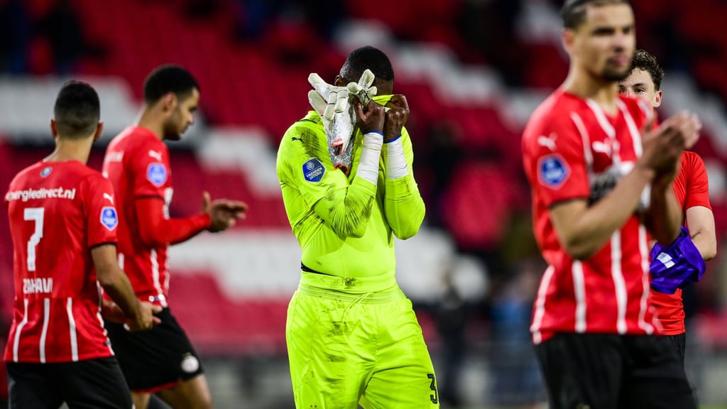 Enttäuschung bei Yvon Mvogo nach dem Schlusspfiff.