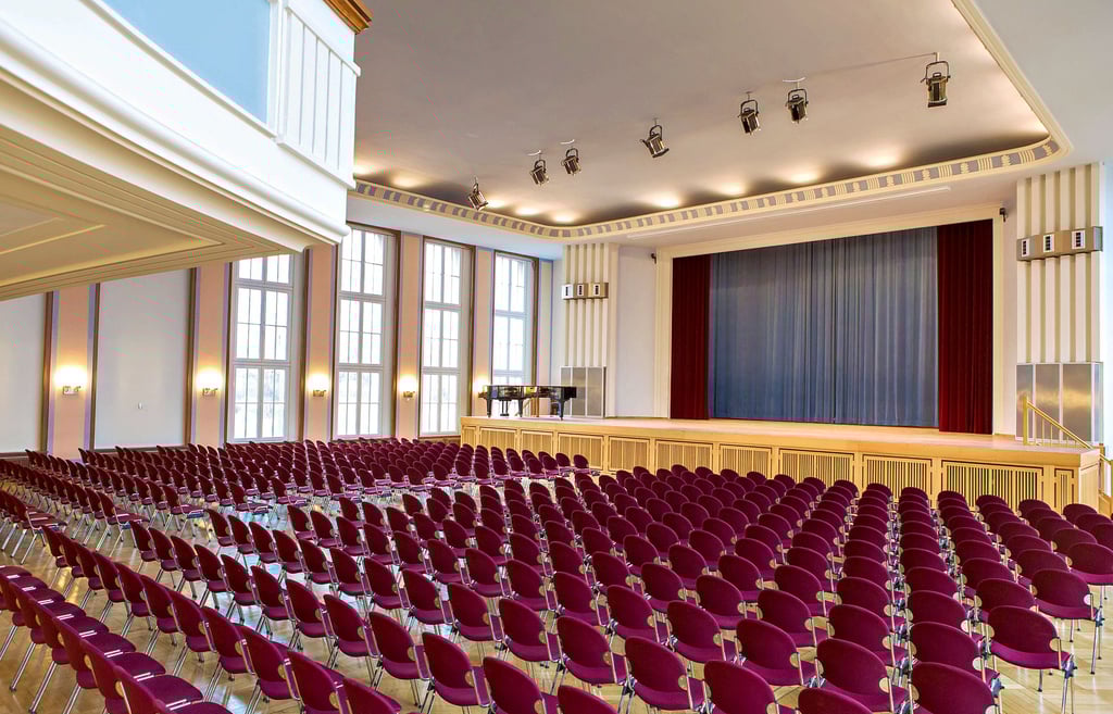 Ein Blick in das Hyzet Kultur- und Kongresszentrum in Alttröglitz. In Zeiten der Corona-Pandemie blieb der Saal über viele Monate leer.