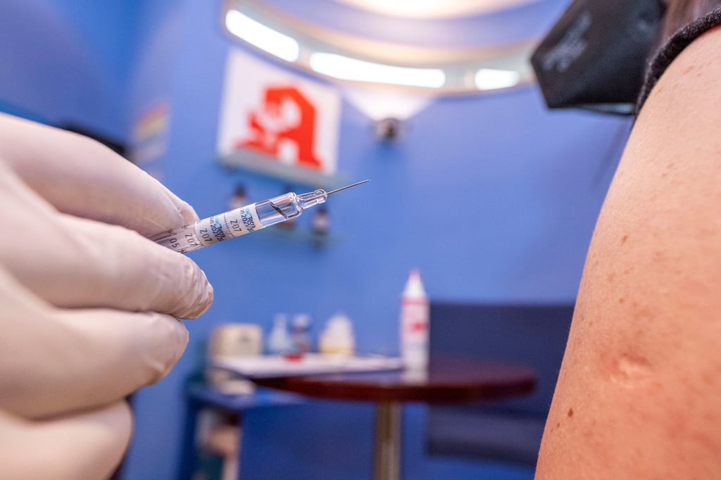 Impfungen gegen das Coronavirus sind ab Dienstag auch in Apoheken in Sachsen-Anhalt möglich. Nur wenige Einrichtungen bieten die Immunisierung aber auch zum Start an.