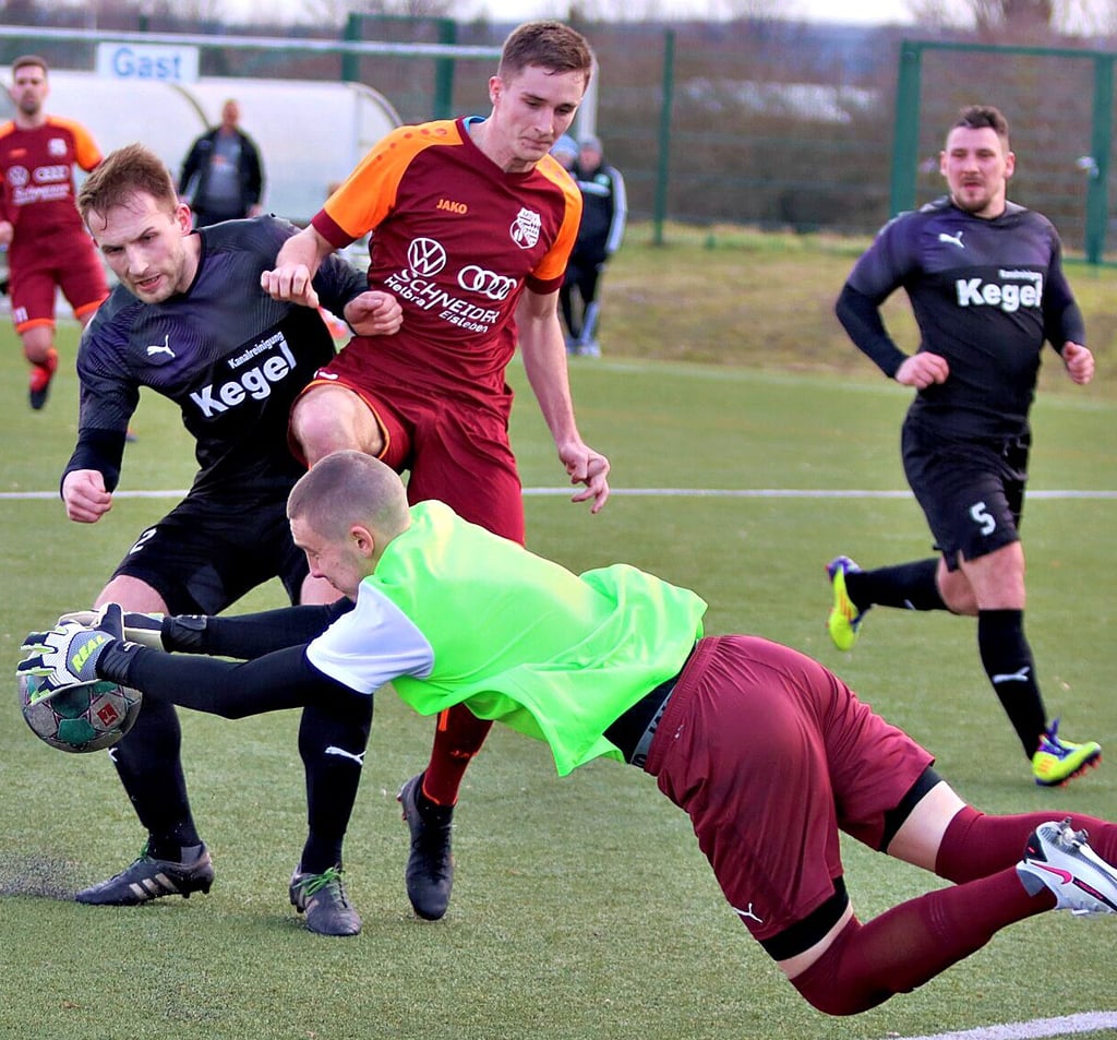 Torhüter Kevin Schneider und Arnstedt unterlagen beim MSV 1:3.