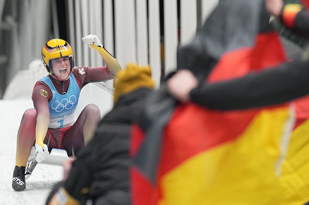 Natalie Geisenberger bejubelt ihren Sieg.