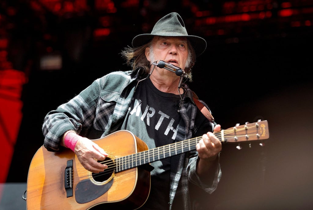 Der kanadische Sänger Neil Young war nur der Erste, der Spotify verlasen hat, jetzt fogten ihm andere Musiker.
