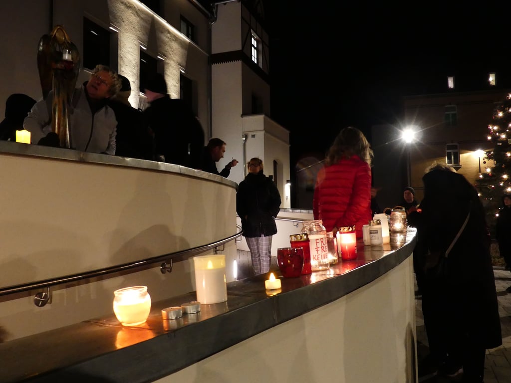 Protest vor dem Bad Dürrenberger Rathaus.
