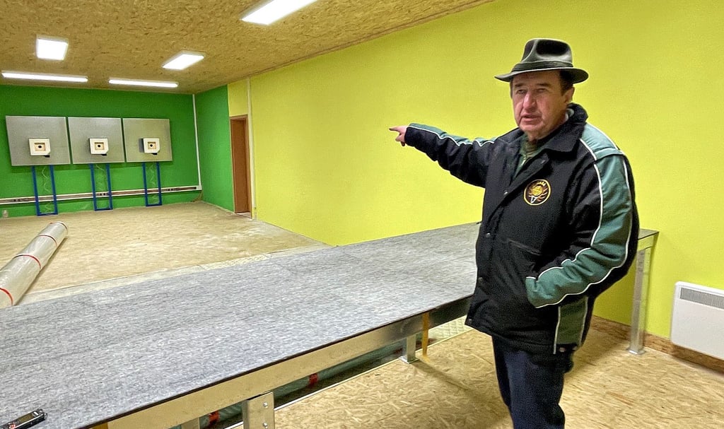 Der Präsident der Schweinitzer Schützengilde „St. Hubertus“, Egbert Köhler, am Schießstand des künftigen Ausbildungszentrum.