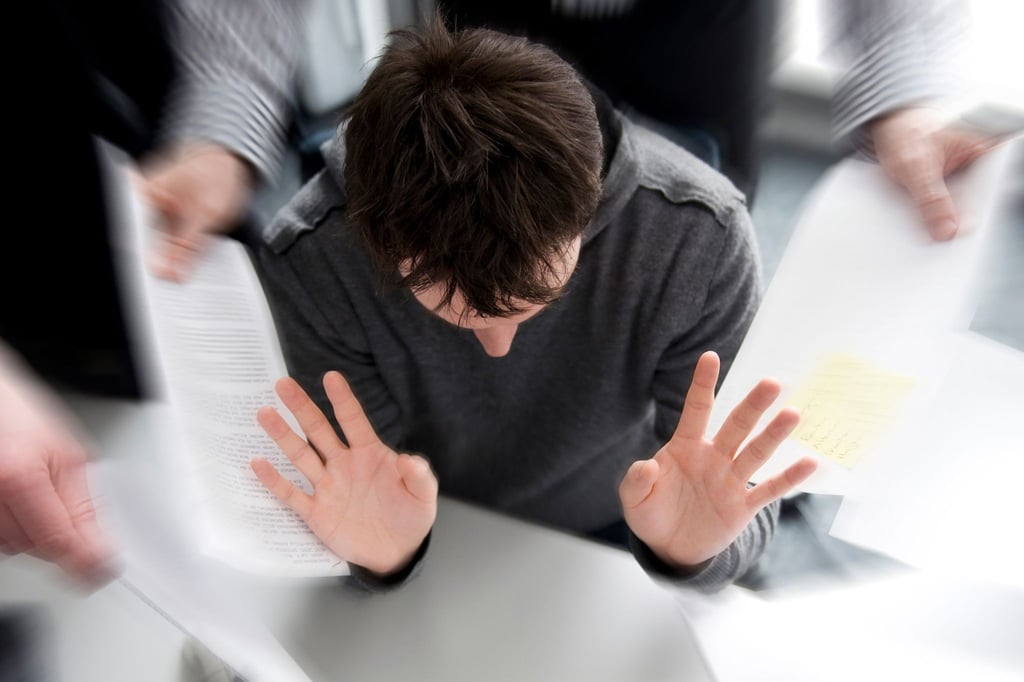 Eine Corona-Infektion kann auch Langzeitfolgen haben. Im Job sollte man im Falle eines diagnostizierten Post-Covid-Syndroms die eigenen Leistungsgrenzen anerkennen.