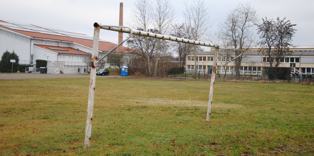 Der Bolzplatz hinter dem Beetzendorfer Sekundarschulpausenhof bleibt Favorit von Eltern und Gemeinde als Standort für den dringend erforderlichen Hortneubau.