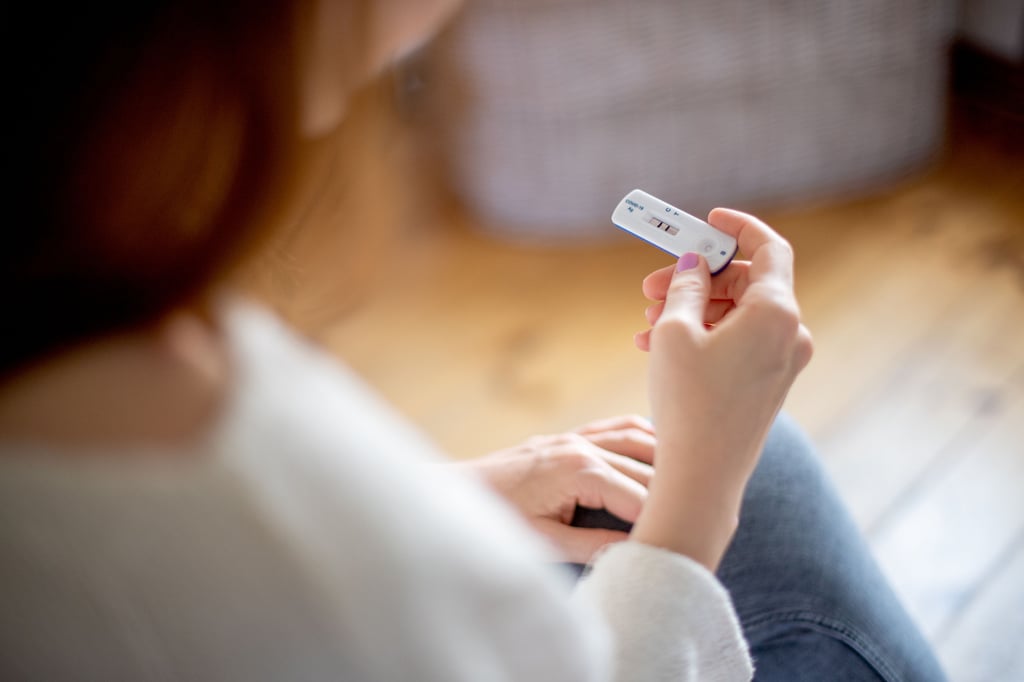 Positiver Corona-Test: Es kann dauern, bis Infizierte ihren Nachweis vom Gesundheitsamt bekommen.