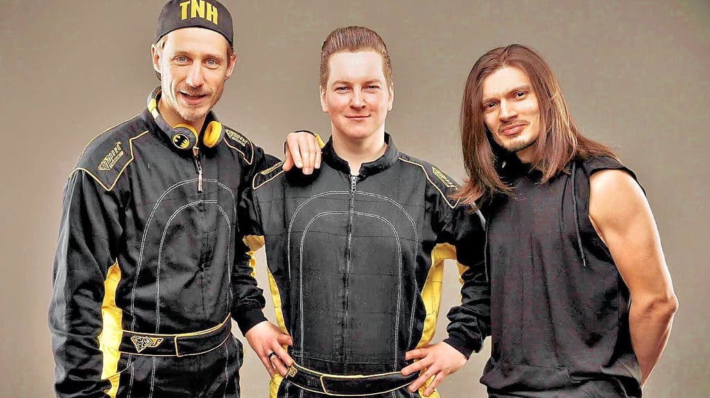 „The New Hornets“ machen den Auftakt in der Oelgrube. Sie covern fast alles von Elvis bis Eminem.