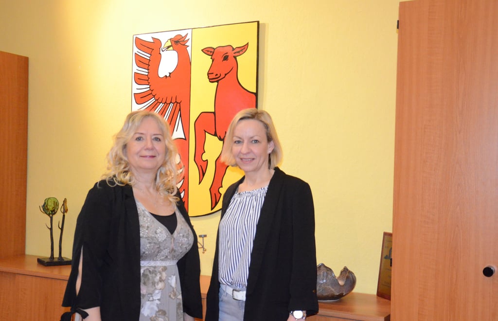 Kerstin Trittel (links) und Cindy Lemke verstärken des Personalteam im Kalbenser Rathaus.