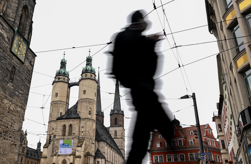 Auch am Dienstag gibt es mehr Neuinfektionen. Vor allem Kinder und Jugendliche sind betroffen.