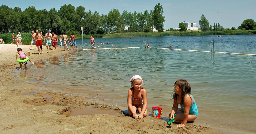Am Albertinesee können sich große und besonders auch kleine Wasserratten wohlfühlen.