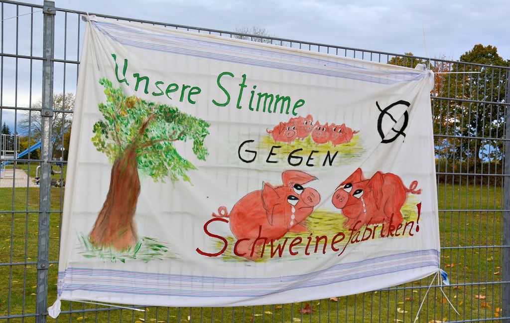 Nach einem mehr als elf Jahren währenden Kampf hat es die BUND-Ortsgruppe Kunrau geschafft. Die Investoren aus Bad Bentheim geben auf, die Schweinemastanlage wird nicht gebaut.