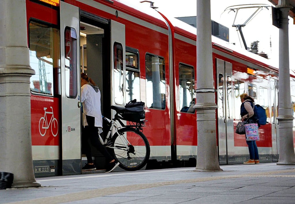 Fahrgäste, die den RE20 auf der Strecke Magdeburg-Stendal-Salzwedel-Uelzen nehmen, müssen sich im Jahr 2023 auf Verzörgerungen einstellen.