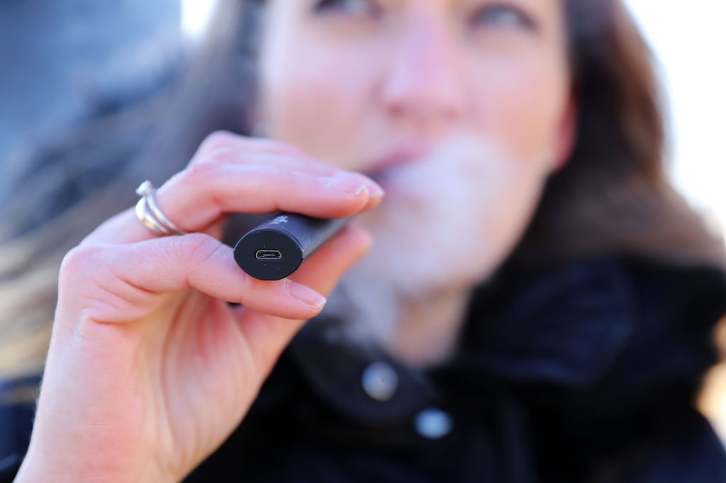 E-Zigaretten sind mit Blick auf die Gefäßgesundheit im Vergleich zu Zigaretten das kleinere Übel. Harmlos sind sie deshalb aber nicht.
