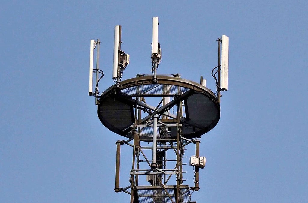 Um immer noch bestehende Mobilfunklöcher zu beseitigen, sollen in mehreren Orten Sendemasten errichtet werden.