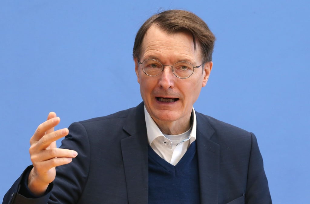 Bundesgesundheitsminister Karl Lauterbach verurteilt die Lkw-Demonstrationen gegen Corona-Maßnahmen „von selbstgerechten Menschen, von denen wir nicht viel lernen können“.