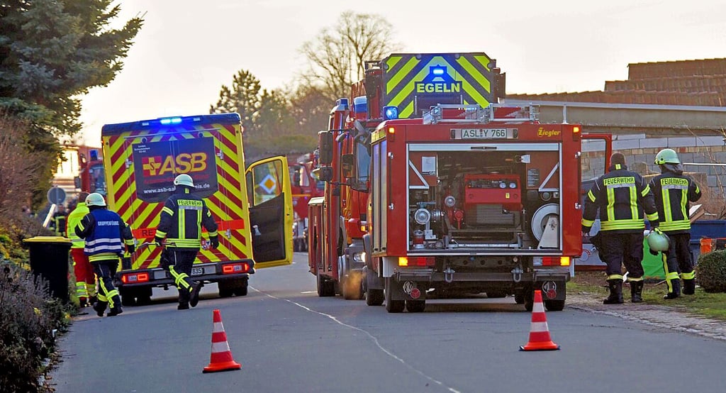 Acht Fahrzeuge und 45 Kameraden waren in Cochstedt vor Ort.