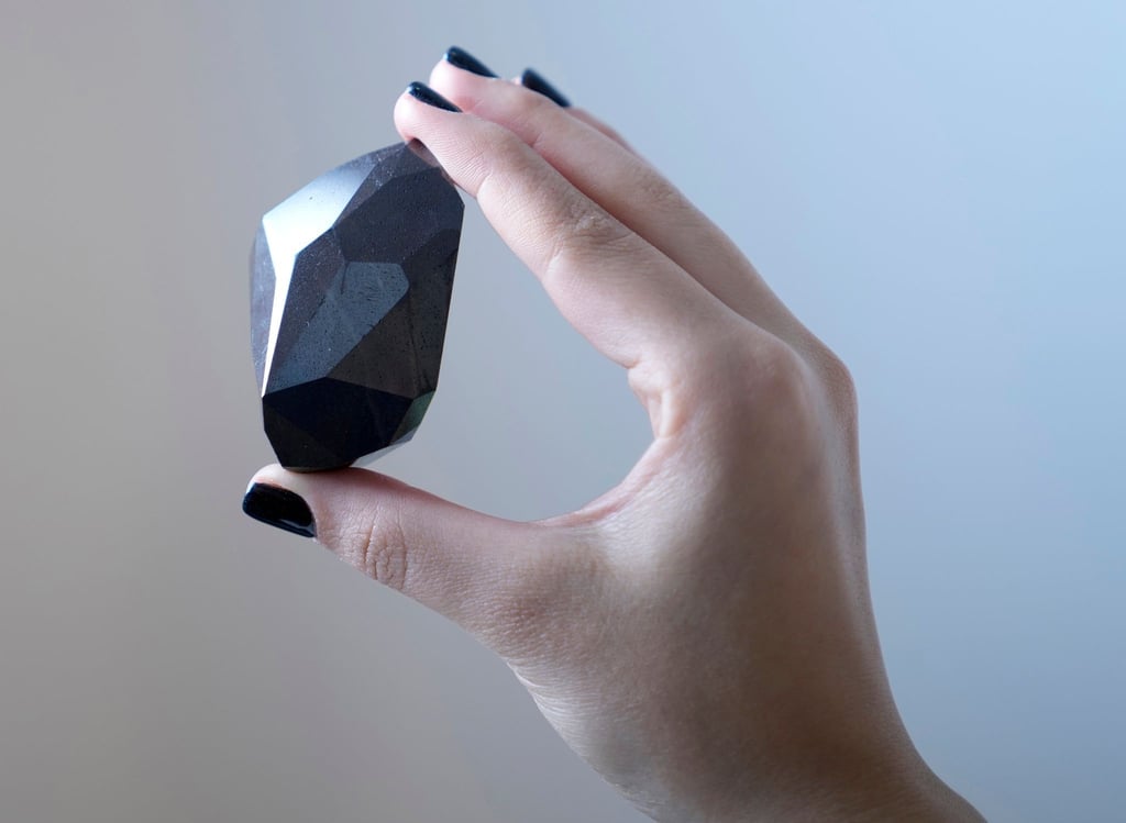 Der 555,55 Karat schwere Diamant wurde versteigert.