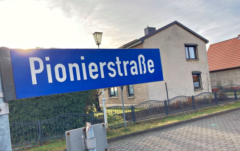 Die Pionierstraße hat viel zu bieten. Darunter einen Spielplatz und tolle Wandgemälde eines Hallenser Künstlers.