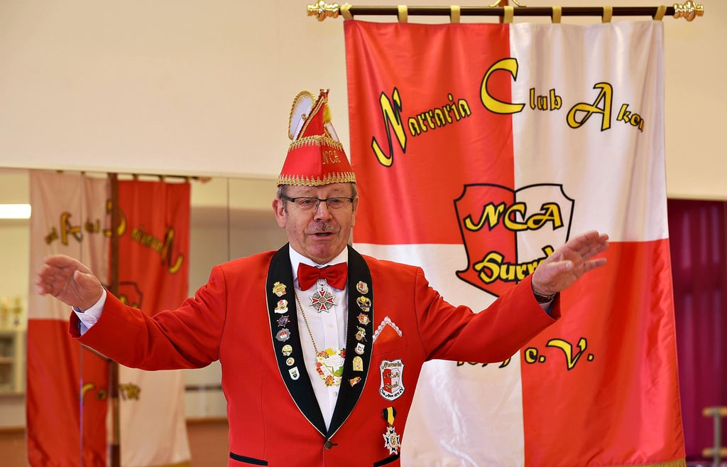 Auf der Bühne fühlt sich Claus-Dieter Reile wohl und unterhält gern das Publikum.