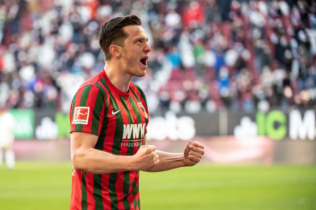 Michael Gregoritsch von Augsburg könne sich „vorstellen, in die Premier League zu gehen.“