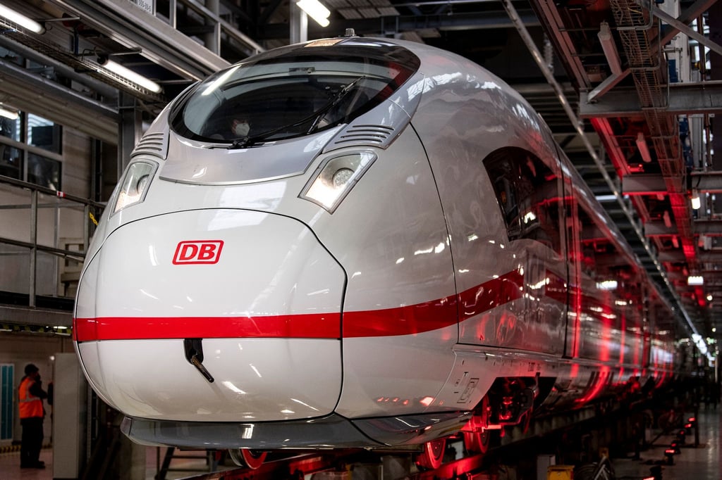 Die Bahn hat bei Siemens 30 ICE 3neo bestellt, die von Ende 2022 an ausgeliefert werden sollen.