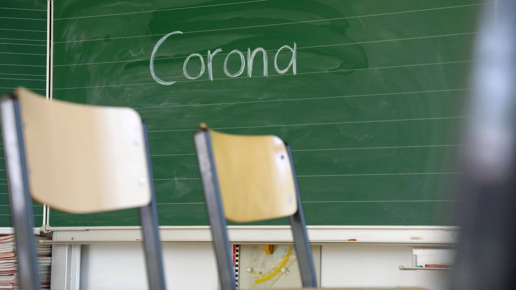 Den Zahlen zufolge ist der Präsenzbetrieb an knapp 13 Prozent der Schulen eingeschränkt.