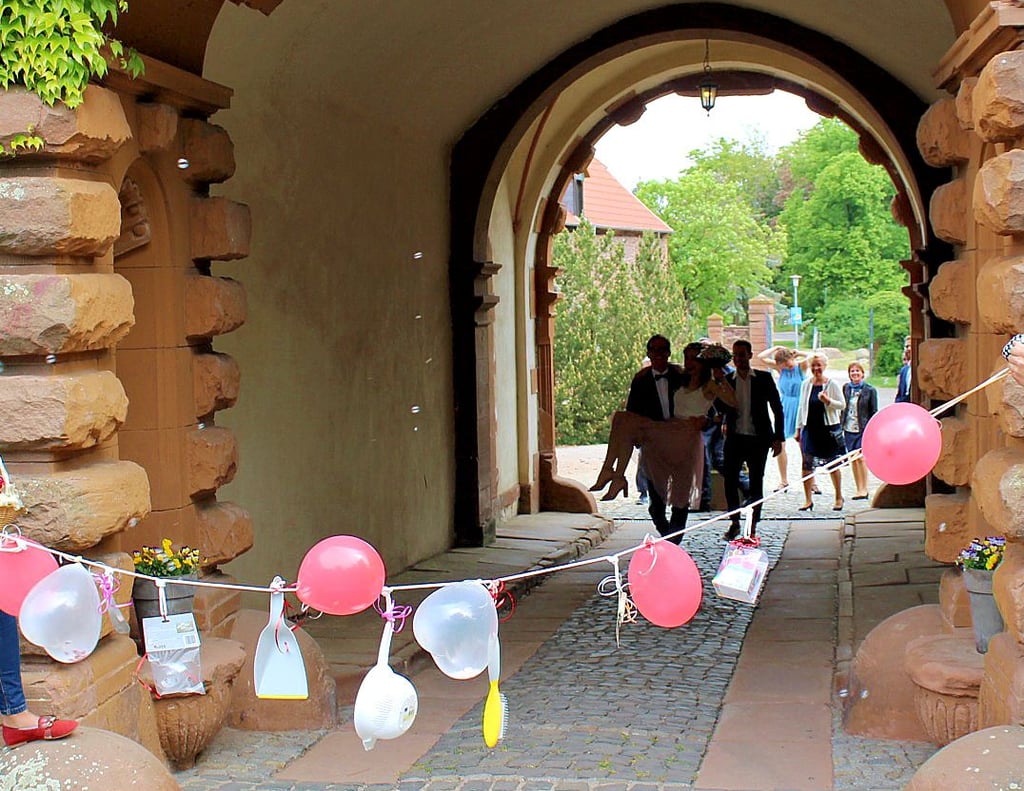 Das Standesamt der Hohen Börde auf der Veltheimsburg in Bebertal bietet ein rustikales Ambiente für Brautpaare und Gäste.