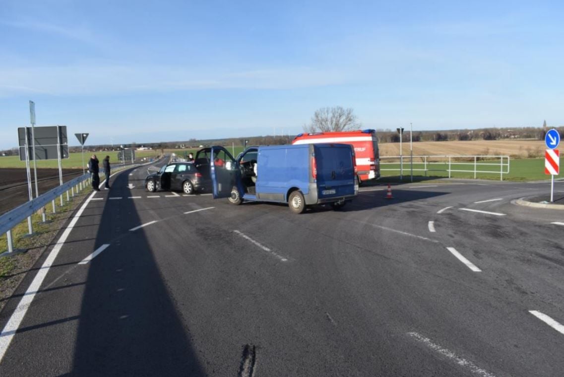 Unfall Auf Der B71 Bei Wedringen: Rettungshubschrauber Im Einsatz