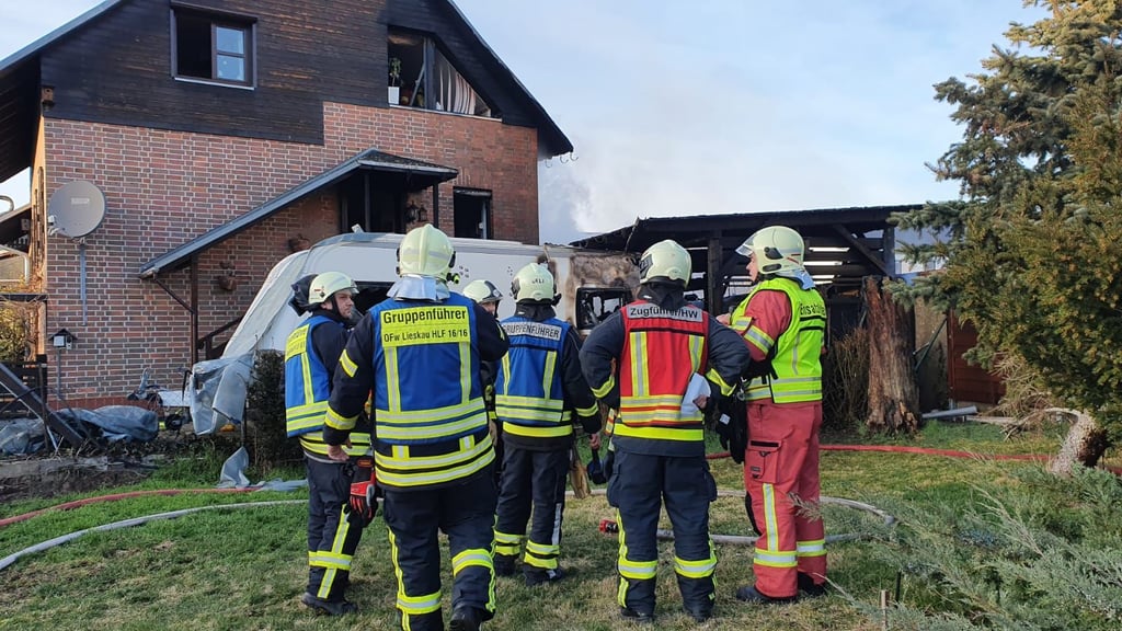 Am Sonntagnachmittag gab es einen großen Feuerwehreinsatz in Lieskau im Saalekreis.
