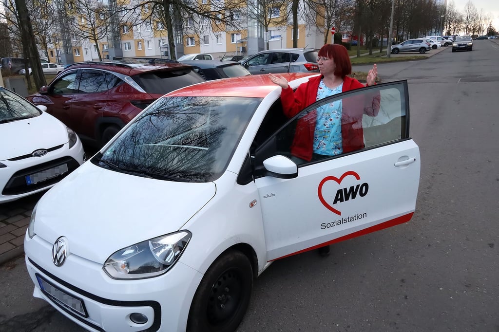 Sabrina Höhne ist seit 16 Jahren als mobile Schwester für die Awo-Sozialstation in Sangerhausen im Einsatz. Sie kennt die Probleme beim Parkplatzsuchen nur zu genau.