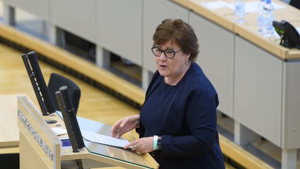 Laut Petra Grimm-Benne will Sachsen-Anhalt bei der Umsetzung der Impfpflicht in der Pflege auf einen Stufenplan setzen.