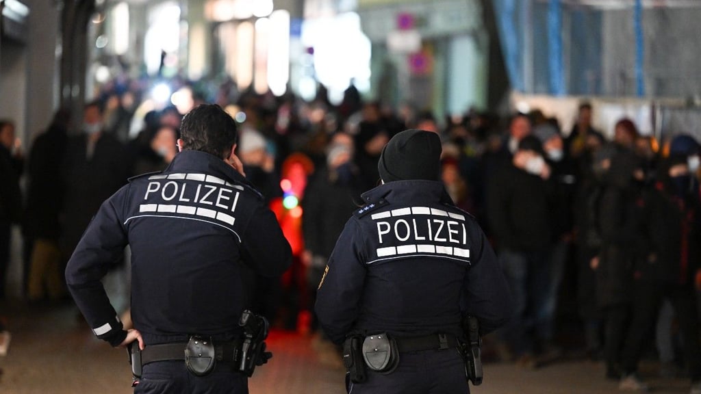 Bereits mehrere Male haben Demonstranten vor den privaten Anschriften von Politikern protestiert.