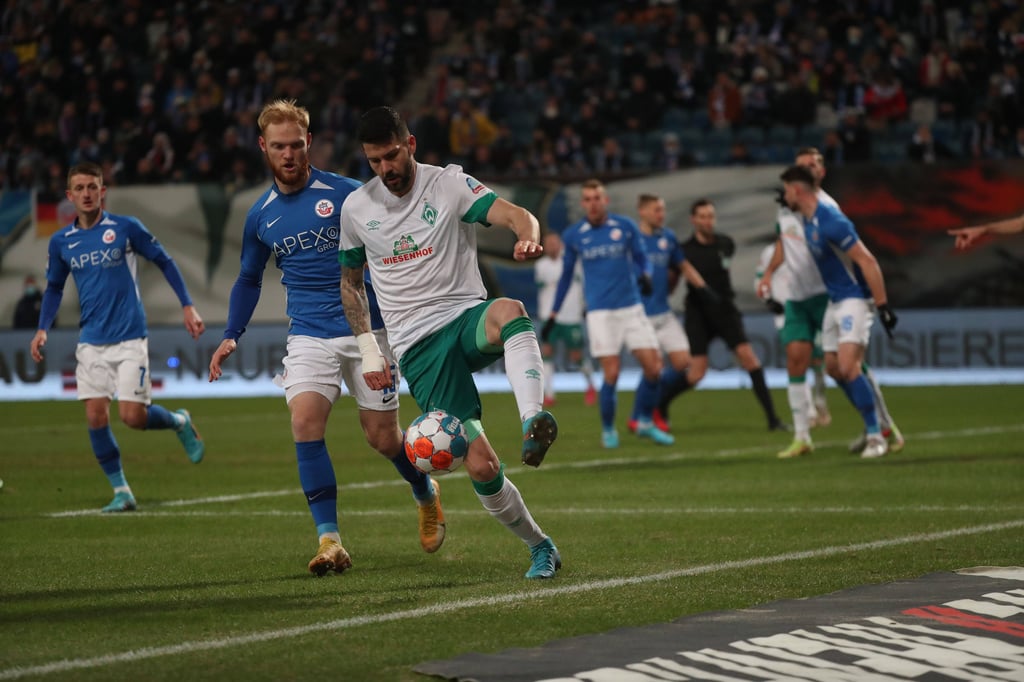 Anthony Jung liegt mit Werder Bremen auf Aufstiegskurs.