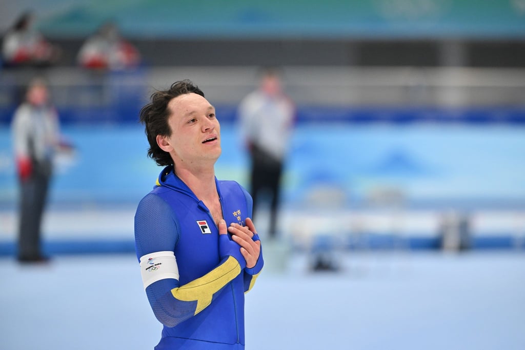 Der schwedische Eisschnellläufer Nils van der Poel hat auch über die 10.000 Meter Gold gewonnen.