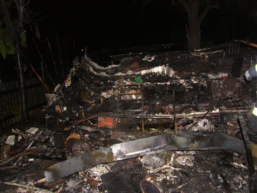 Ein Wohnwagen hat im Ampfurther Ring in Klein Wanzleben in der Börde am Dienstag (14. Februar) gebrannt. Die Feuerwehr konnte den Brand löschen. Die Brandursache steht bereits fest.