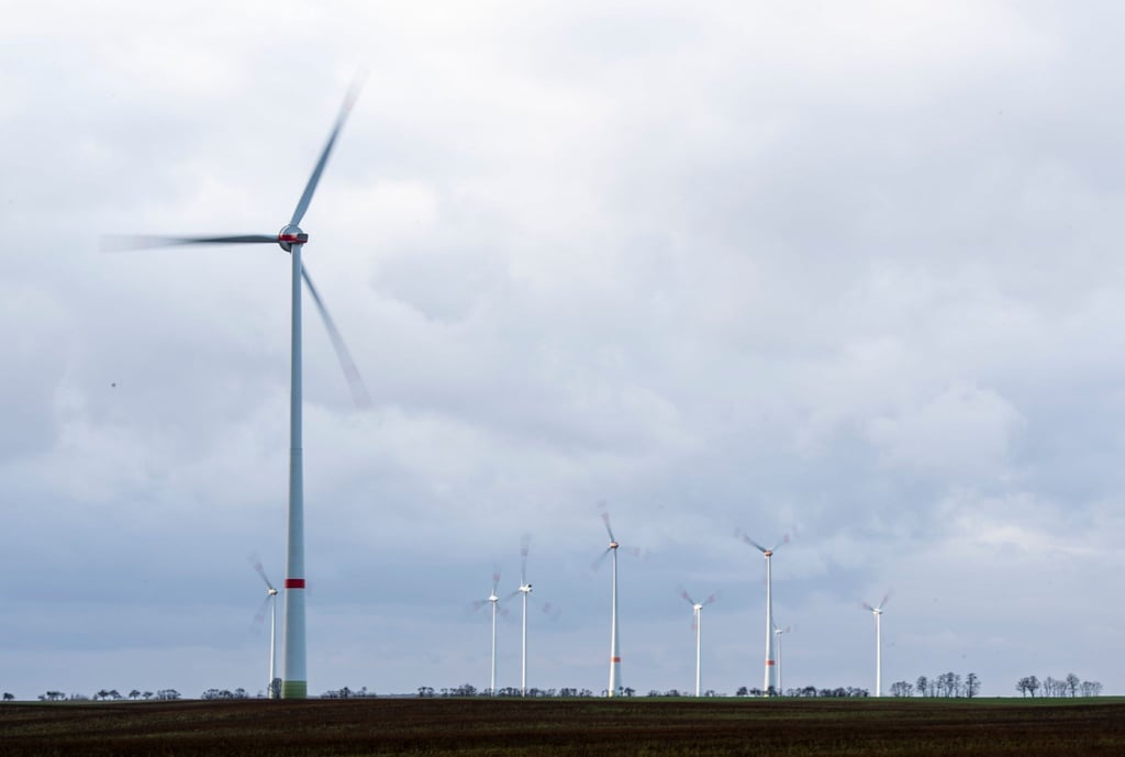 Strom aus Wind- und Sonnenkraft soll Deutschland aus der Abhängigkeit von Öl und Gas befreien. Brandenburg und Sachsen-Anhalt haben unter den ostländern in Sachen klimaneutrale Energievesorgung die Nase vorn.