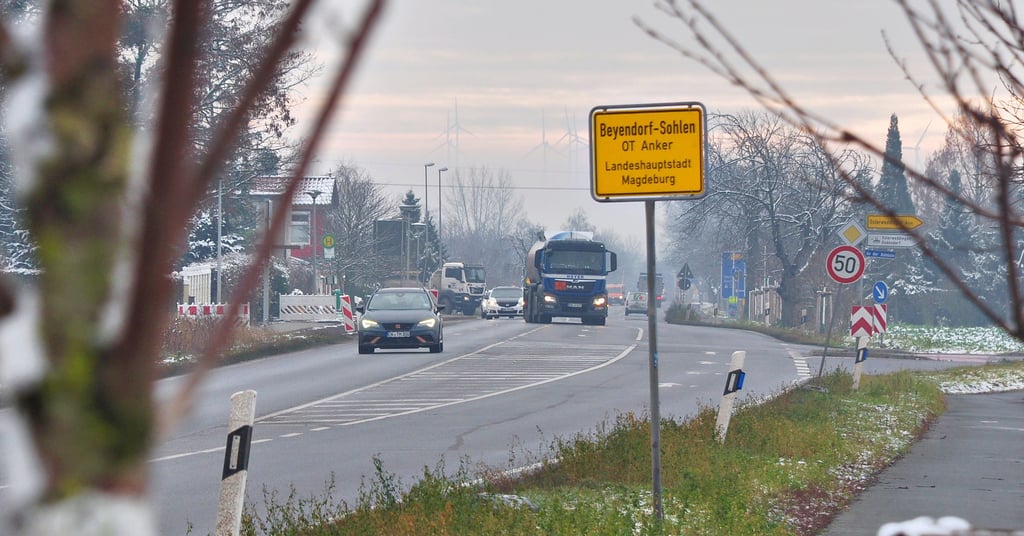 Die Einhaltung der Höchstgeschwindigkeit im Magdeburger Ortsteil Anker, der zu Beyendorf-Sohlen gehört, soll regelmäßig überprüft werden. Dem Antrag des Ortschaftsrates folgte der Stadtrat mehrheitlich mit einem Beschluss.