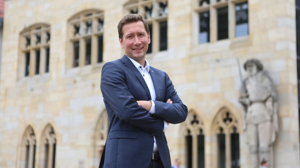 Halberstadts Oberbürgermeister Daniel Szarata hatte in den vergangenen Wochen immer wieder das Gespräöch mit Gegnern der Corona-Maßnahmen gesucht. (Archivbild)