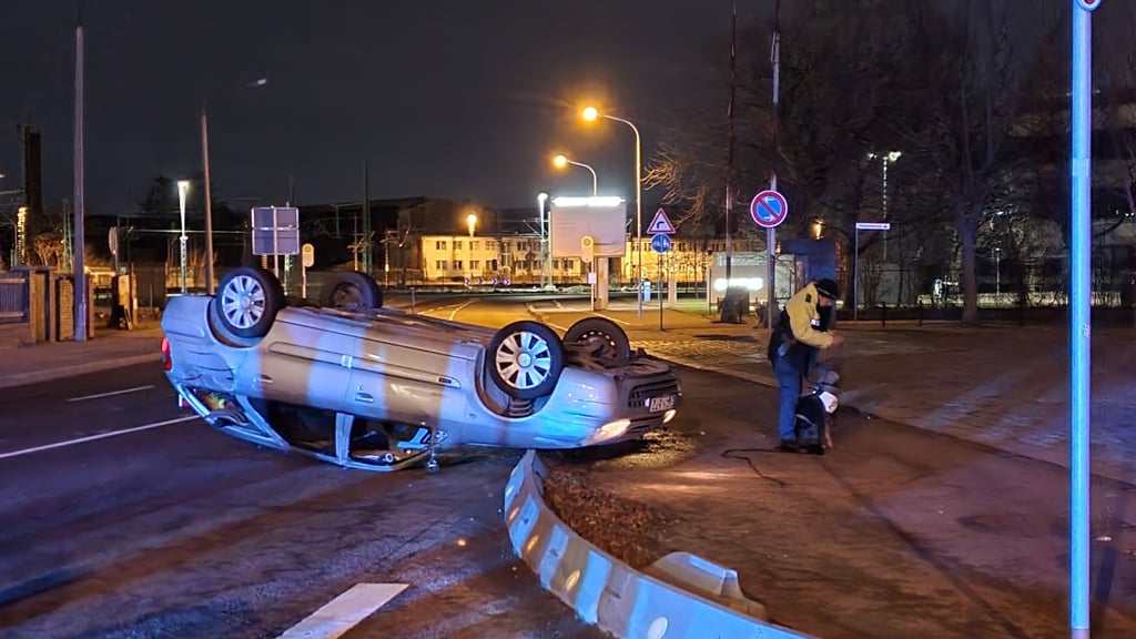 In der Nacht zu Dienstag gab es einen Unfall in der Raffineriestraße in Halle.