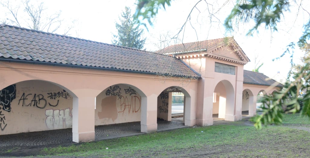 Die Leichenhalle soll ein Ausstellungsort werden. Ob es dafür Gelder aus dem Stadthaushalt geben sollte, wird kontrovers diskutiert.